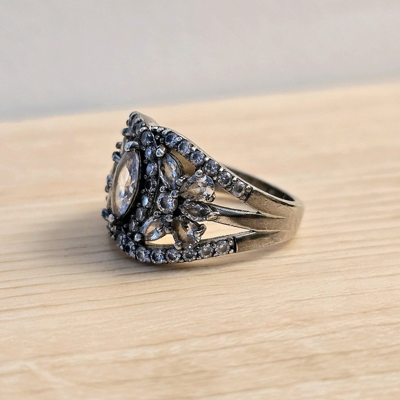 Size 9 BELLA LUCE 4.80CTW RHODIUM OVER STERLING SILVER RING (3.27CTW DEW) - Picture 5 of 10